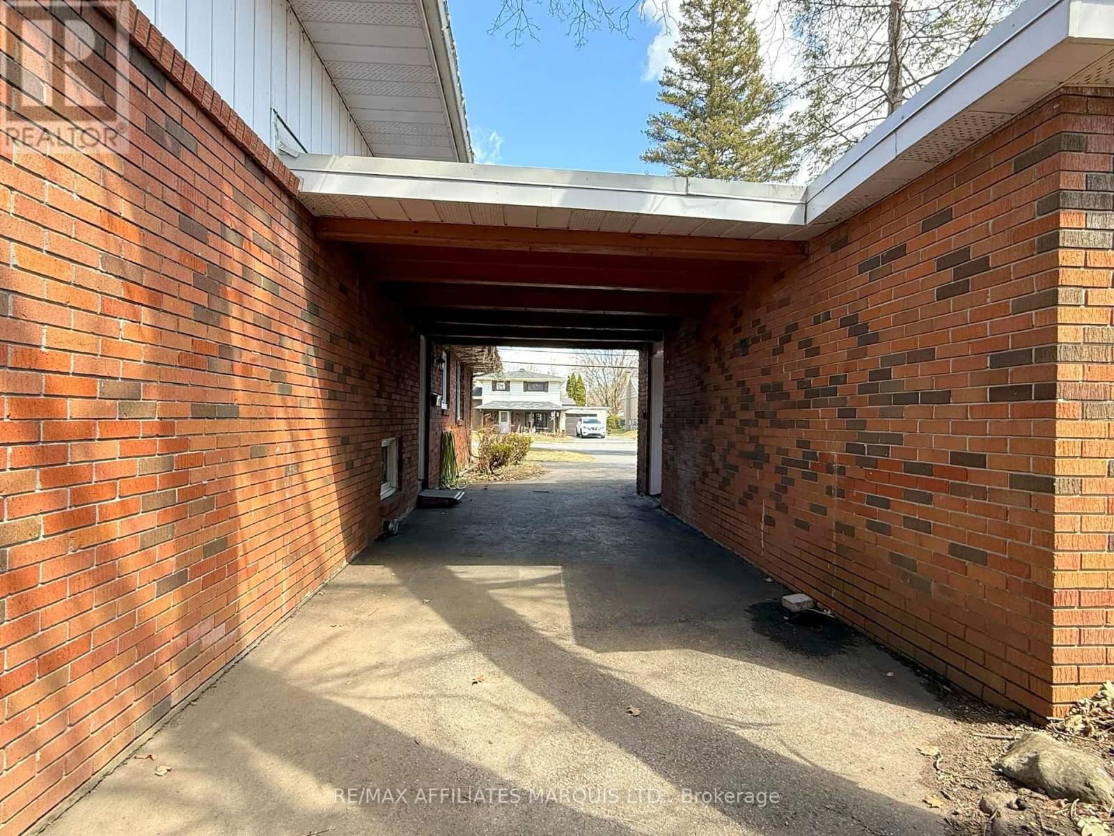 1006 RIVERDALE AVENUE Image 33