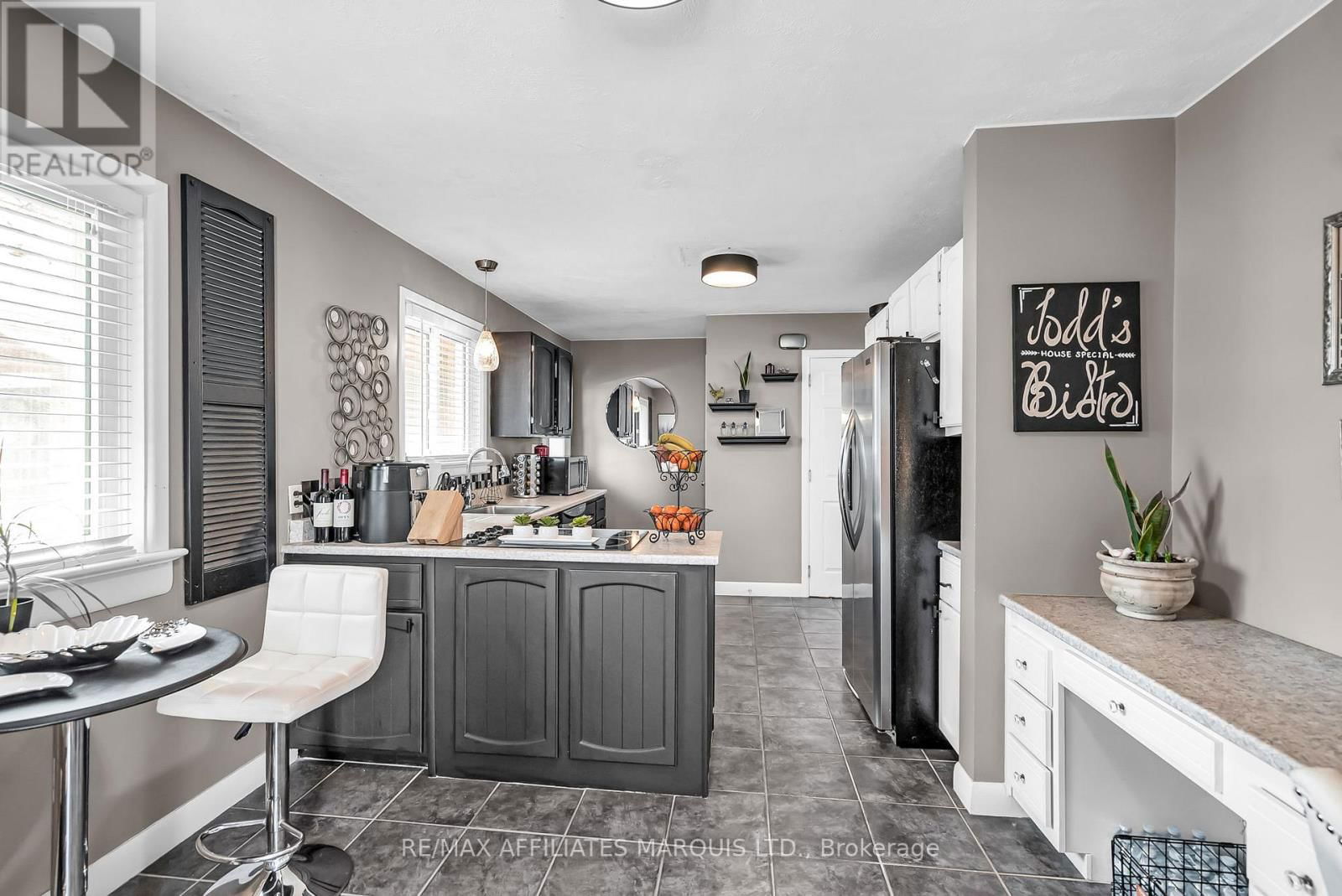 1006 RIVERDALE AVENUE Image 7