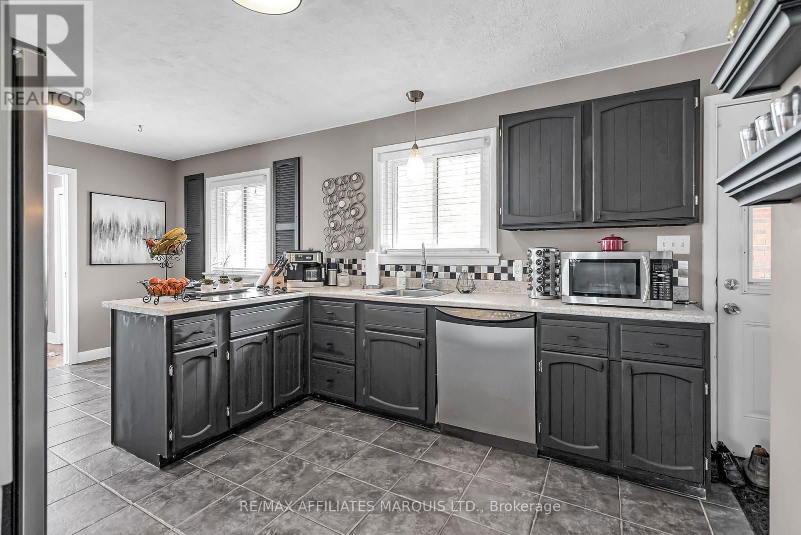 1006 RIVERDALE AVENUE Image 8