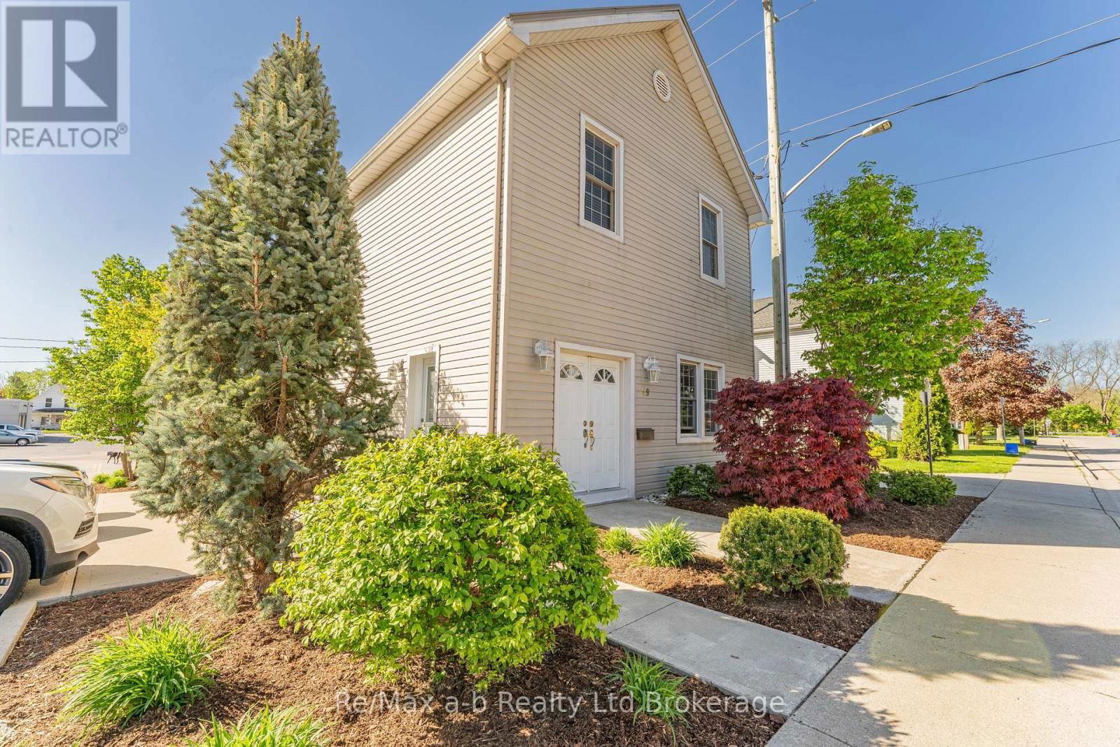 49 BROCK STREET WEST Image 1