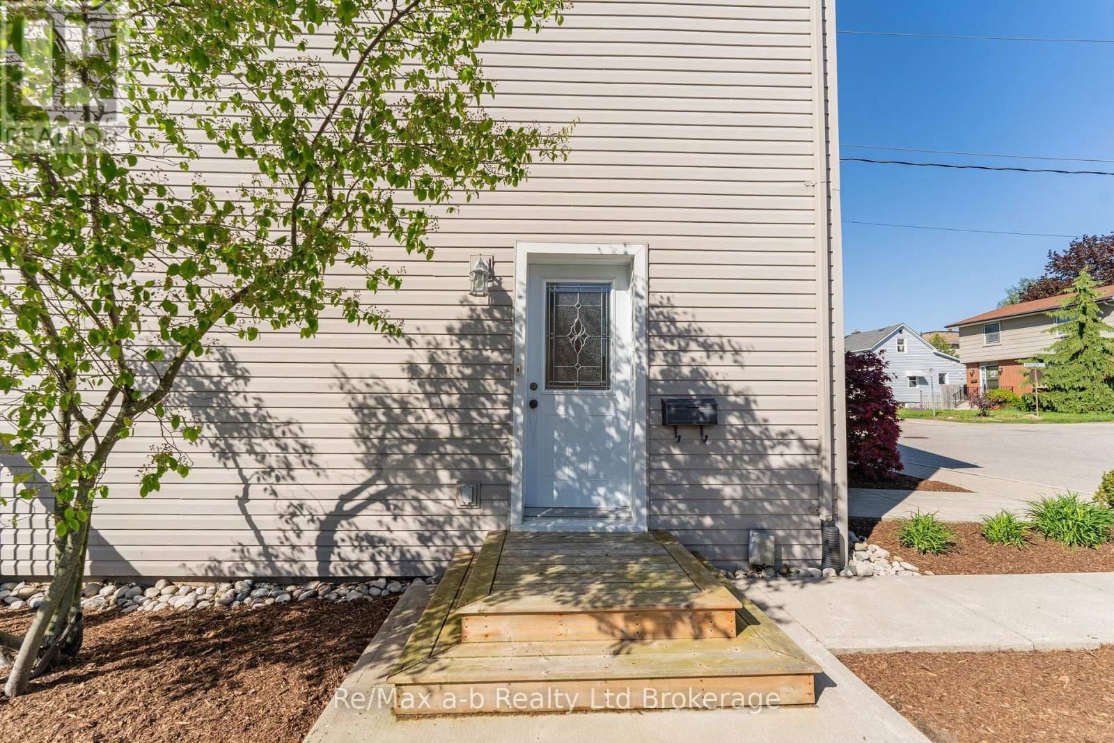49 BROCK STREET WEST Image 9