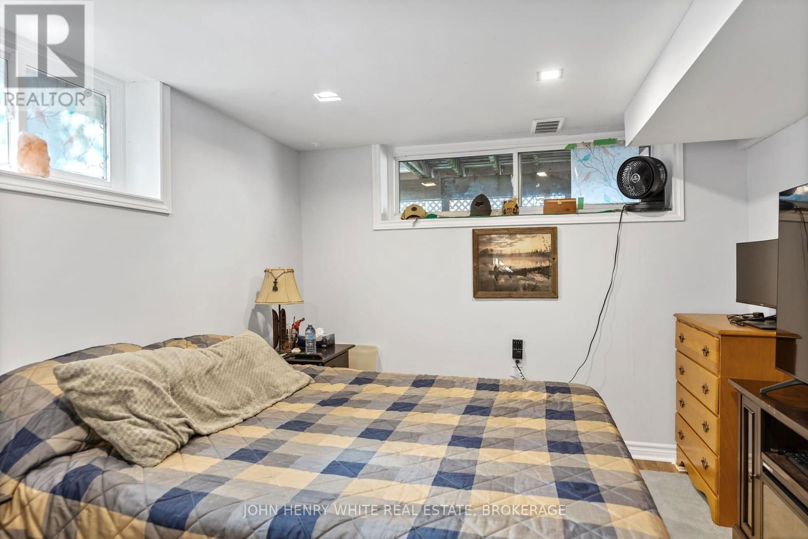 1182 QUEENSLAND PLACE Image 24