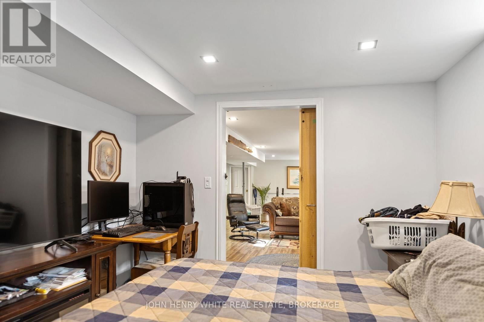 1182 QUEENSLAND PLACE Image 25