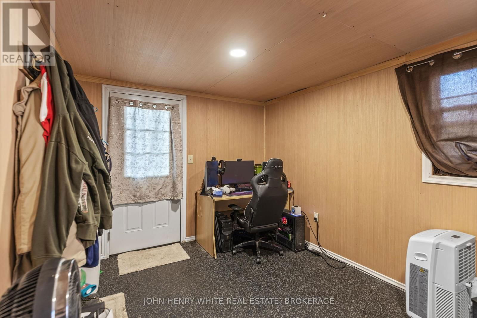 1182 QUEENSLAND PLACE Image 34