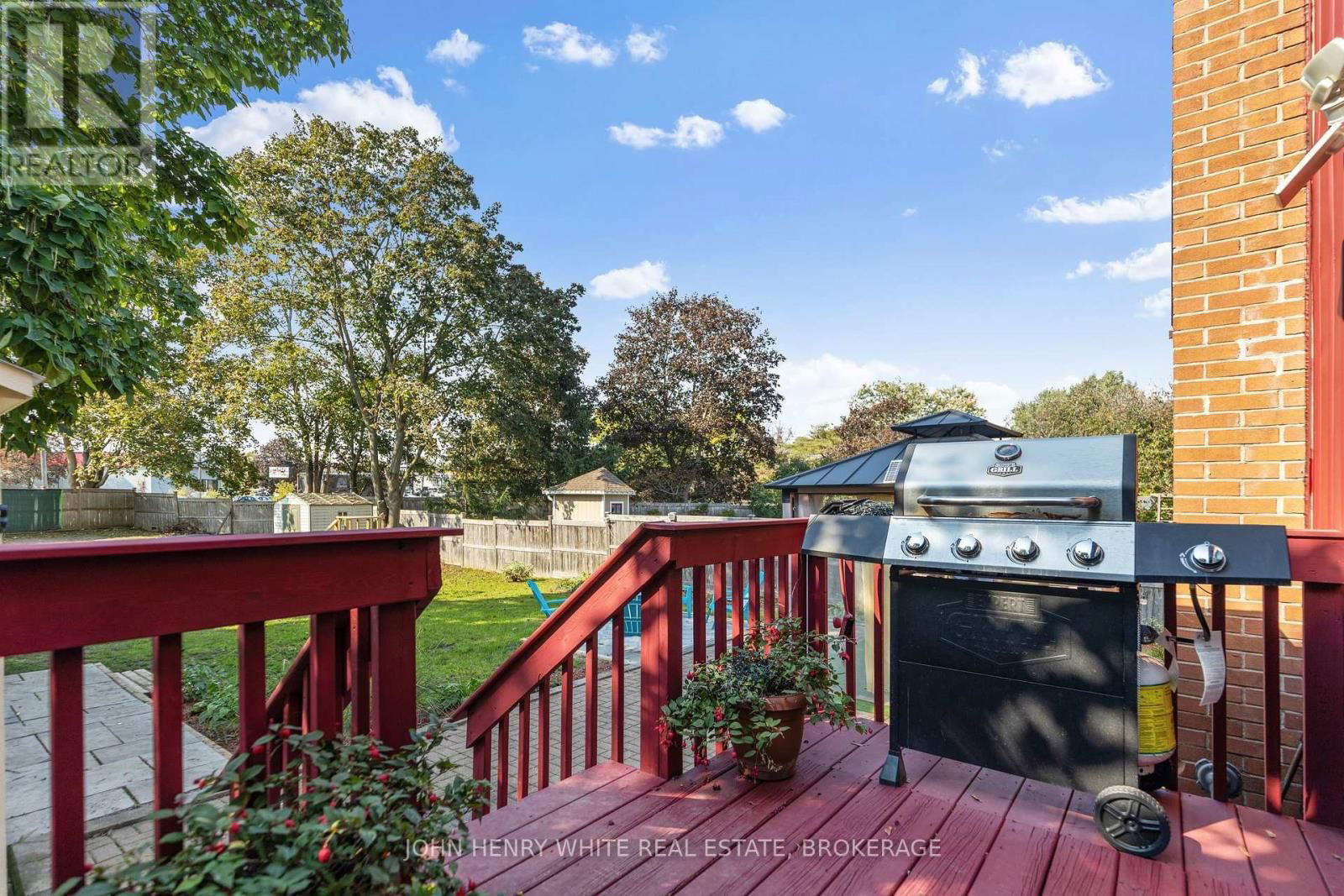 1182 QUEENSLAND PLACE Image 38