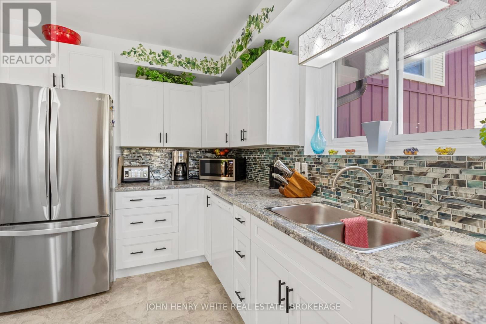 1182 QUEENSLAND PLACE Image 9