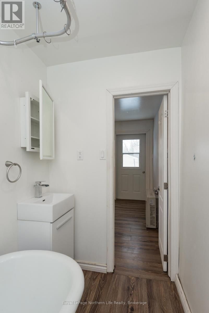 444 SECOND AVENUE EAST Image 22