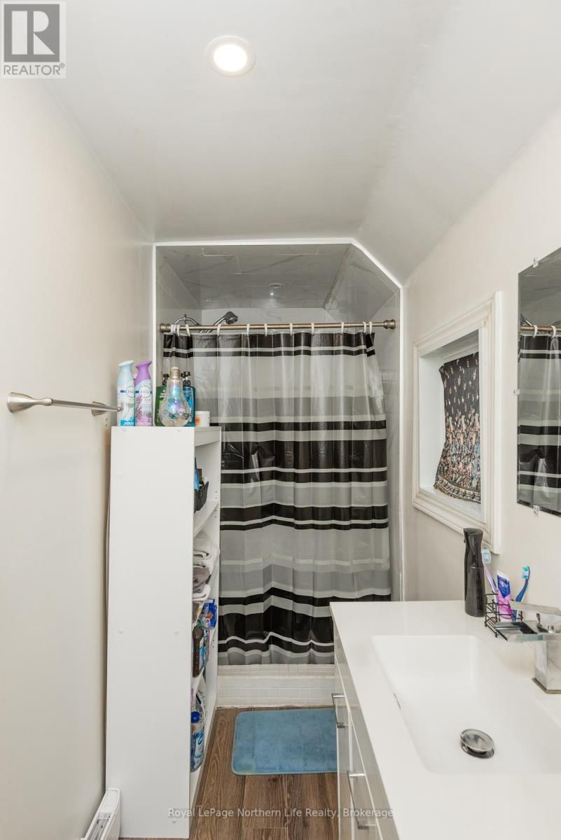444 SECOND AVENUE EAST Image 31