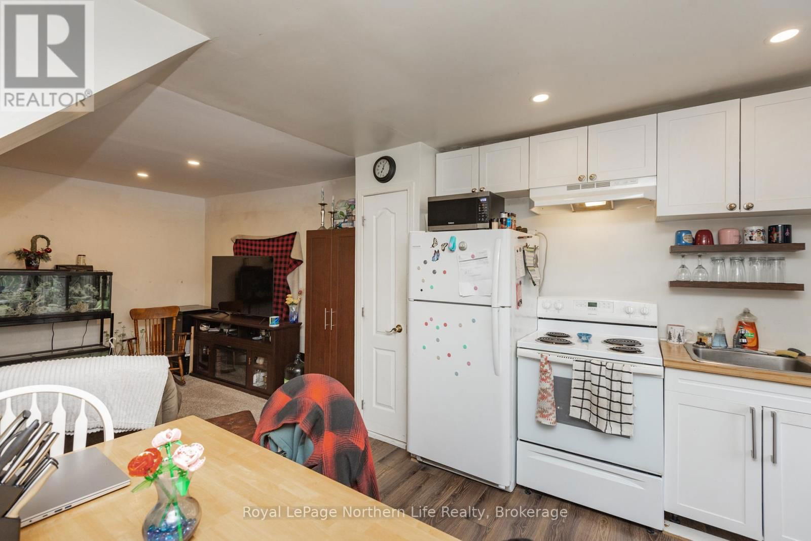 444 SECOND AVENUE EAST Image 43