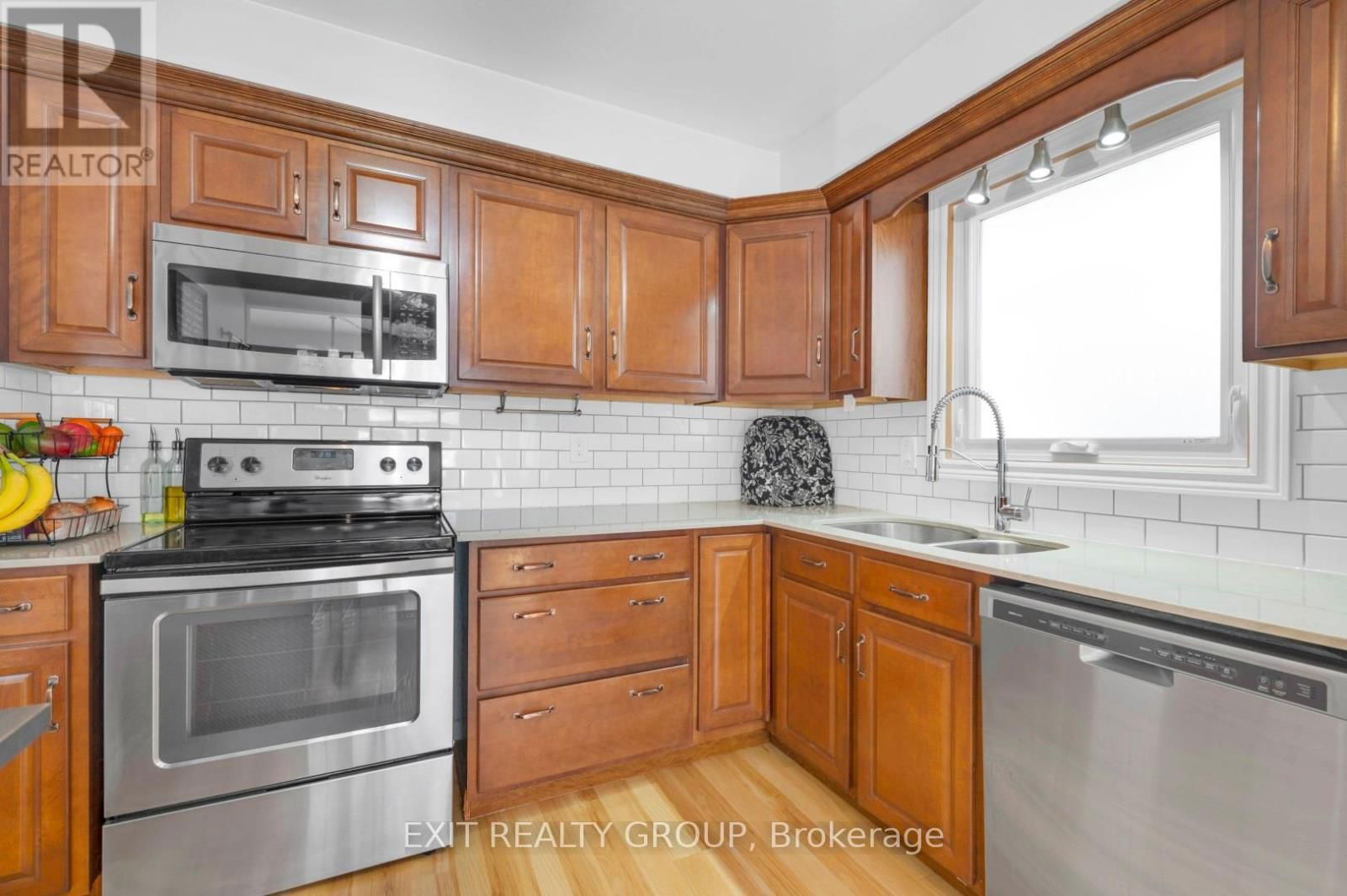 96 MAPLE DRIVE Image 10