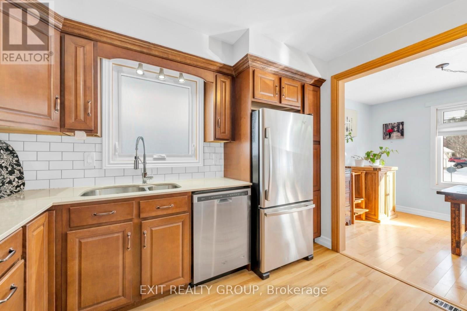 96 MAPLE DRIVE Image 11