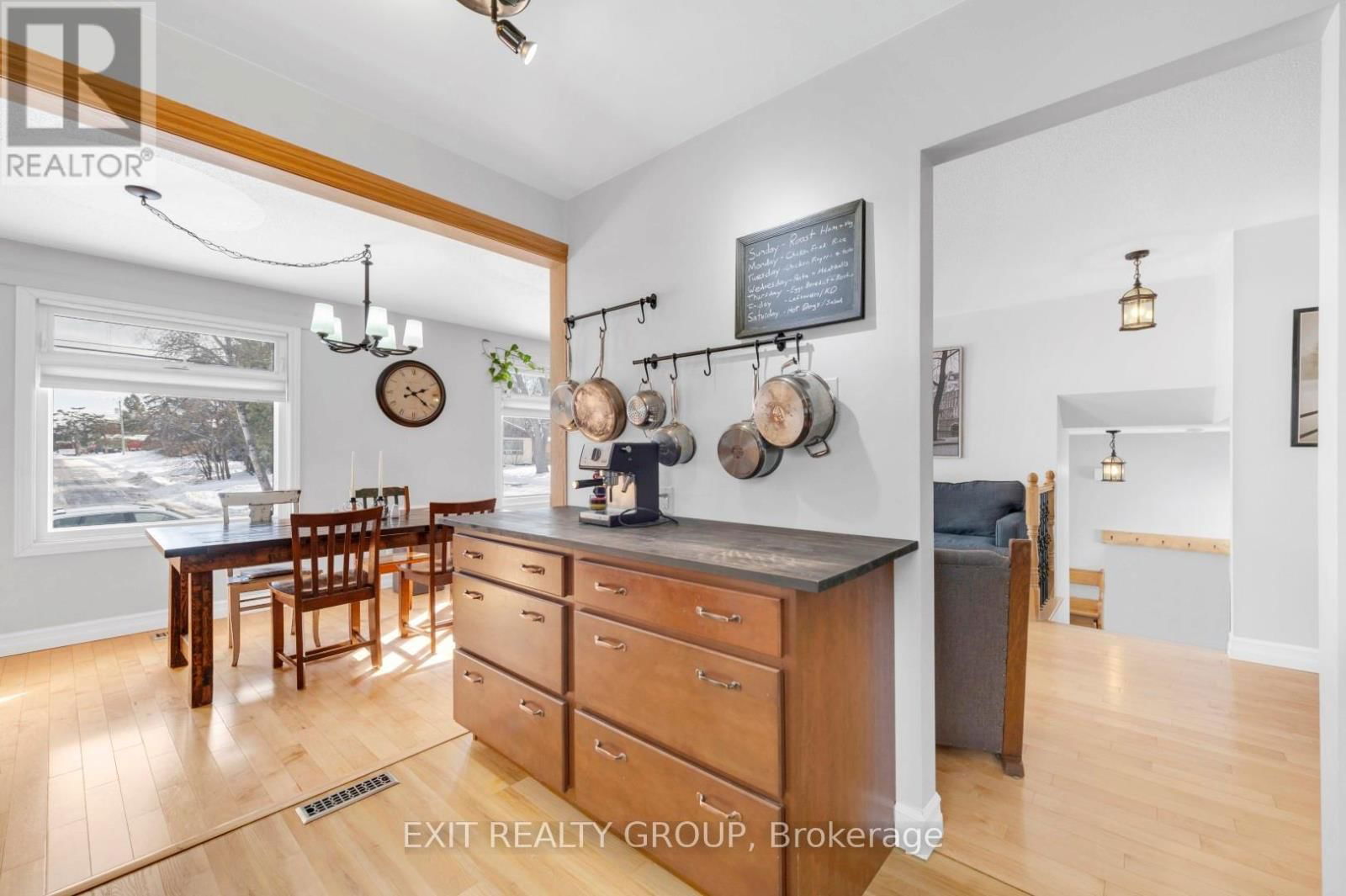 96 MAPLE DRIVE Image 12