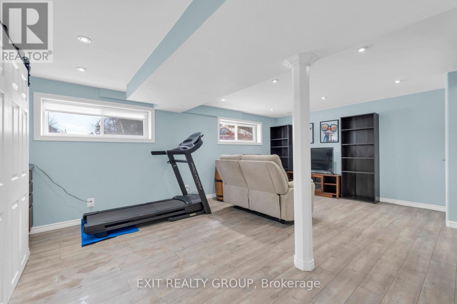 96 MAPLE DRIVE Image 21