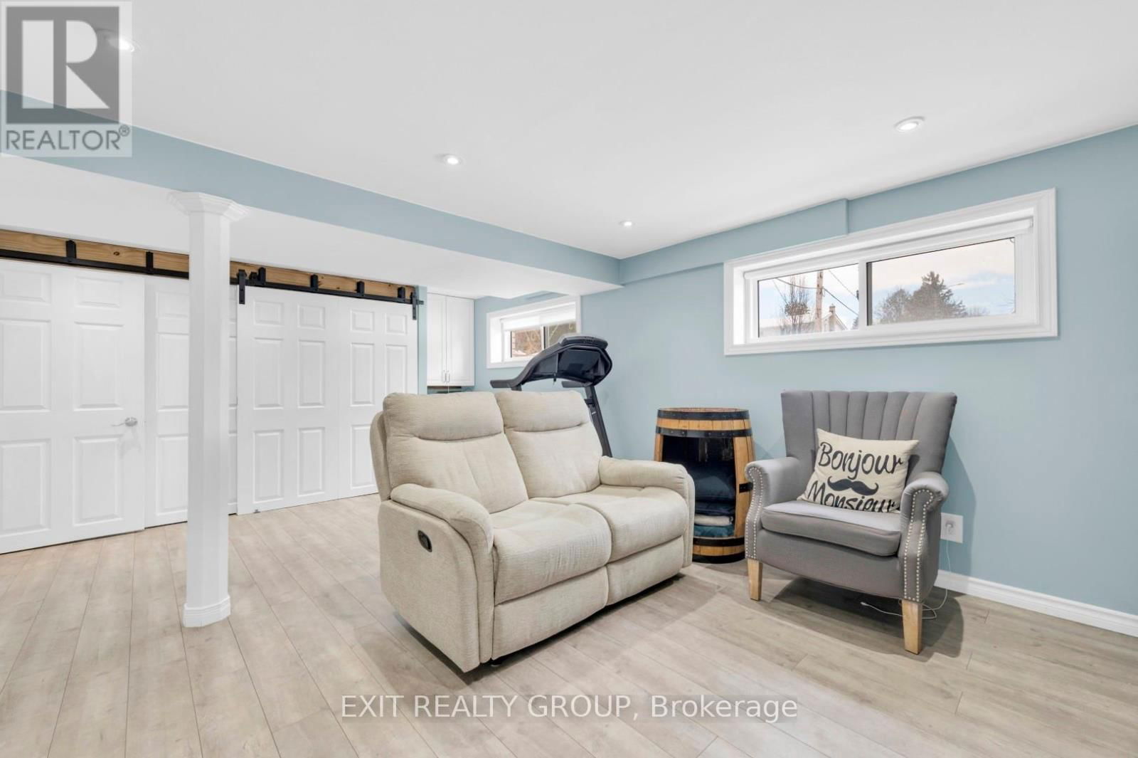 96 MAPLE DRIVE Image 23