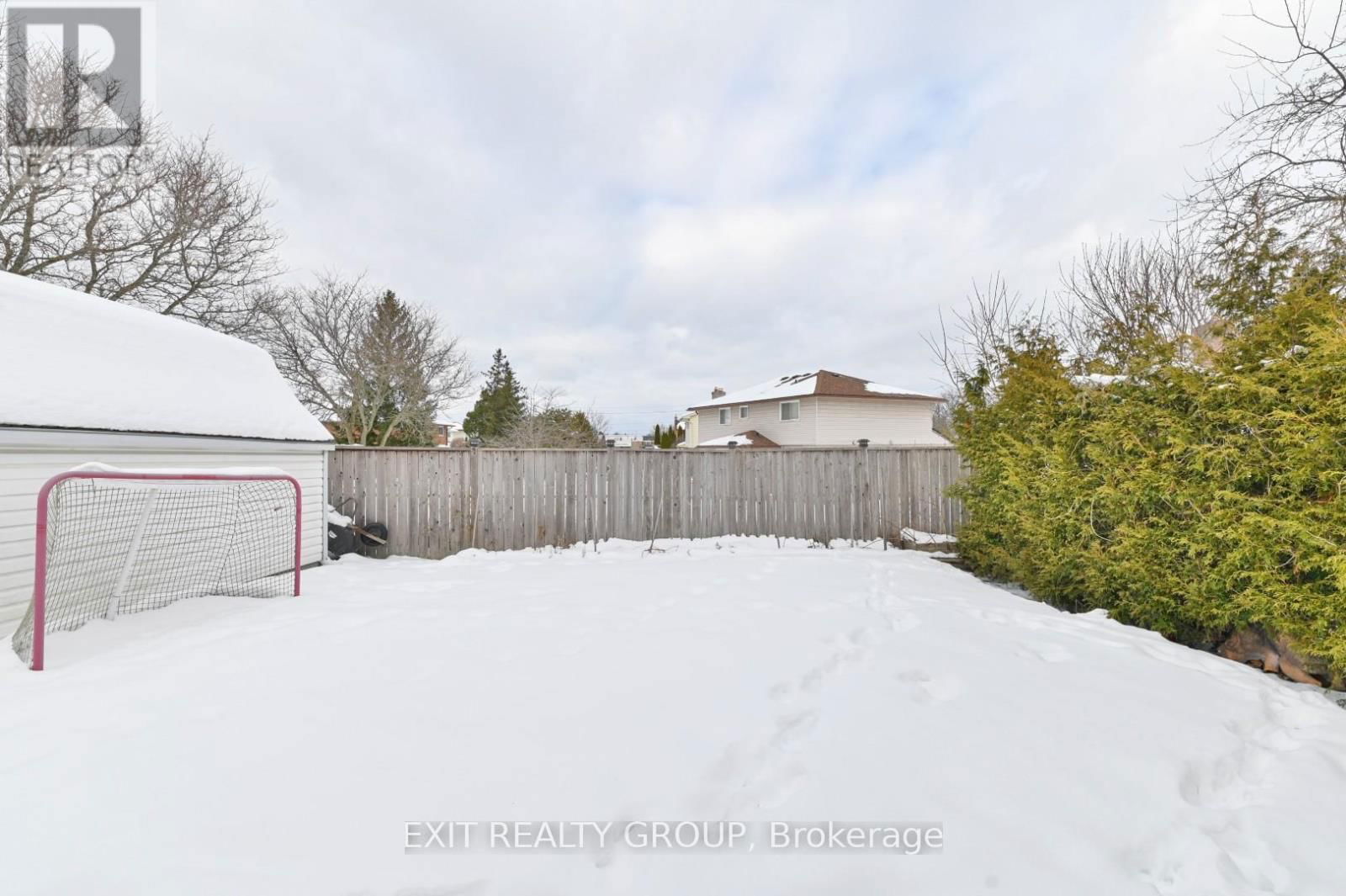 96 MAPLE DRIVE Image 27