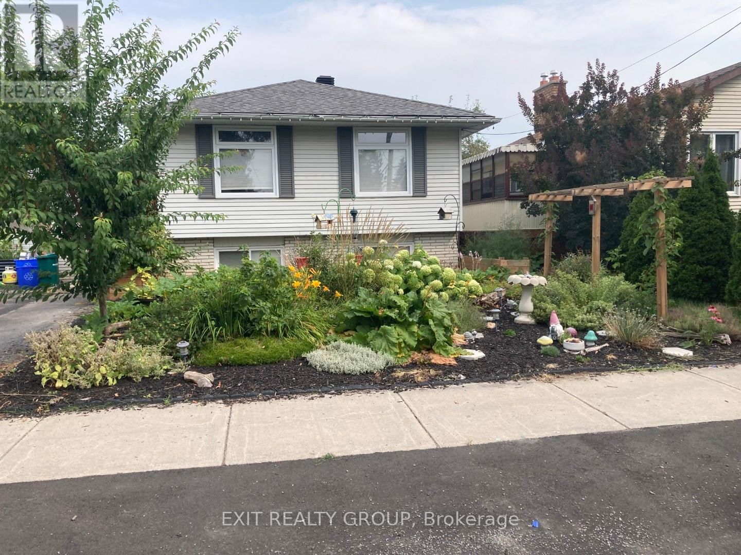 96 MAPLE DRIVE Image 29