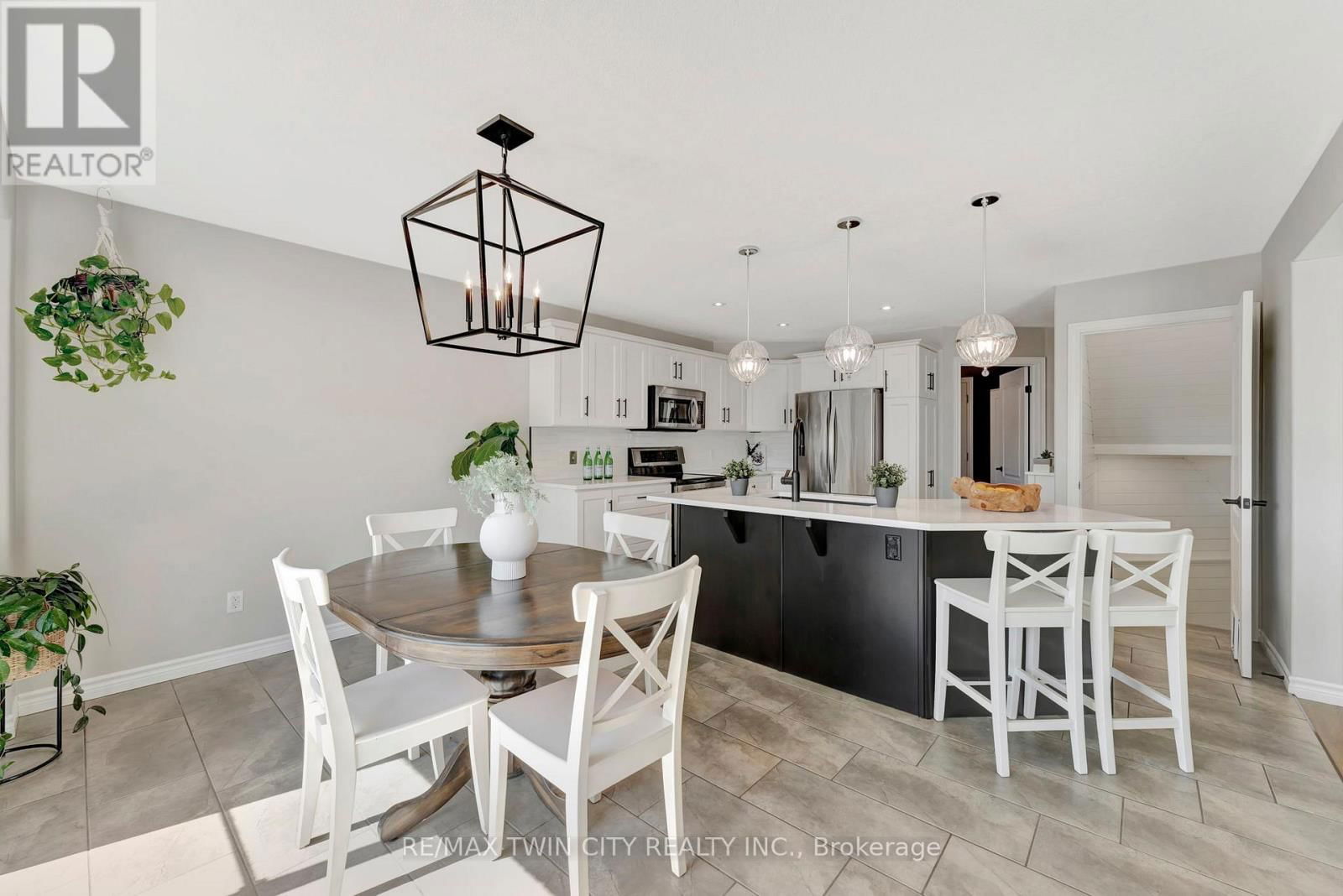 128 ROBERT SIMONE WAY Image 11
