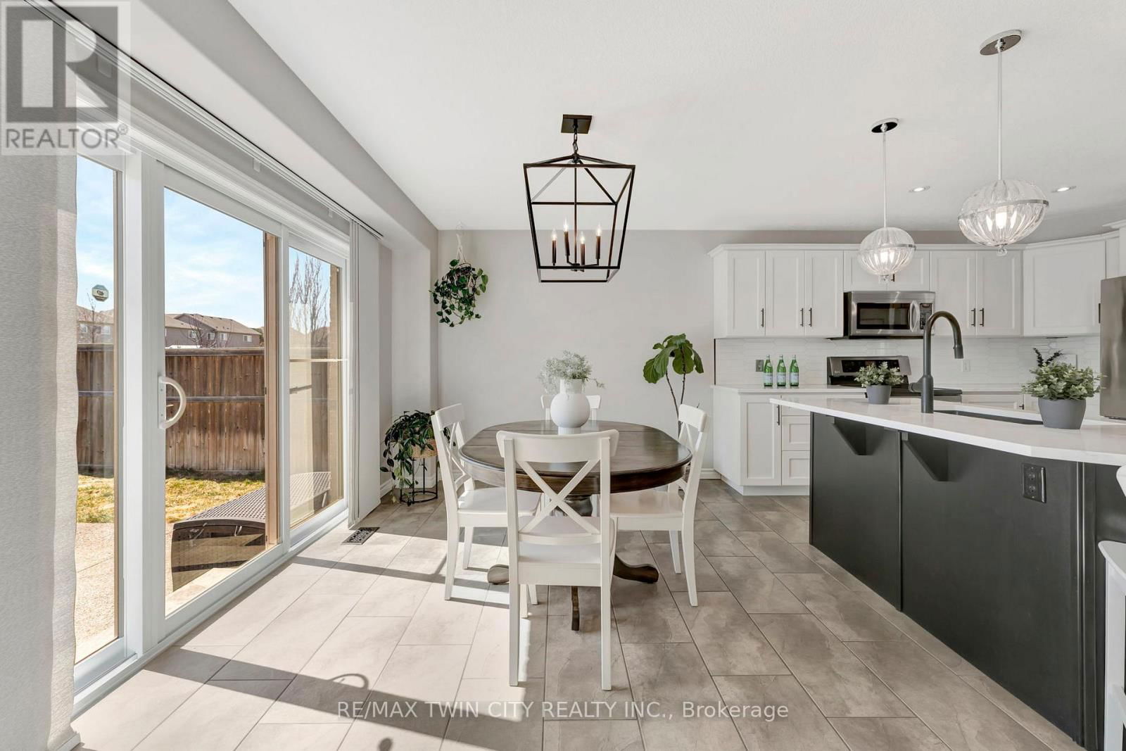 128 ROBERT SIMONE WAY Image 12