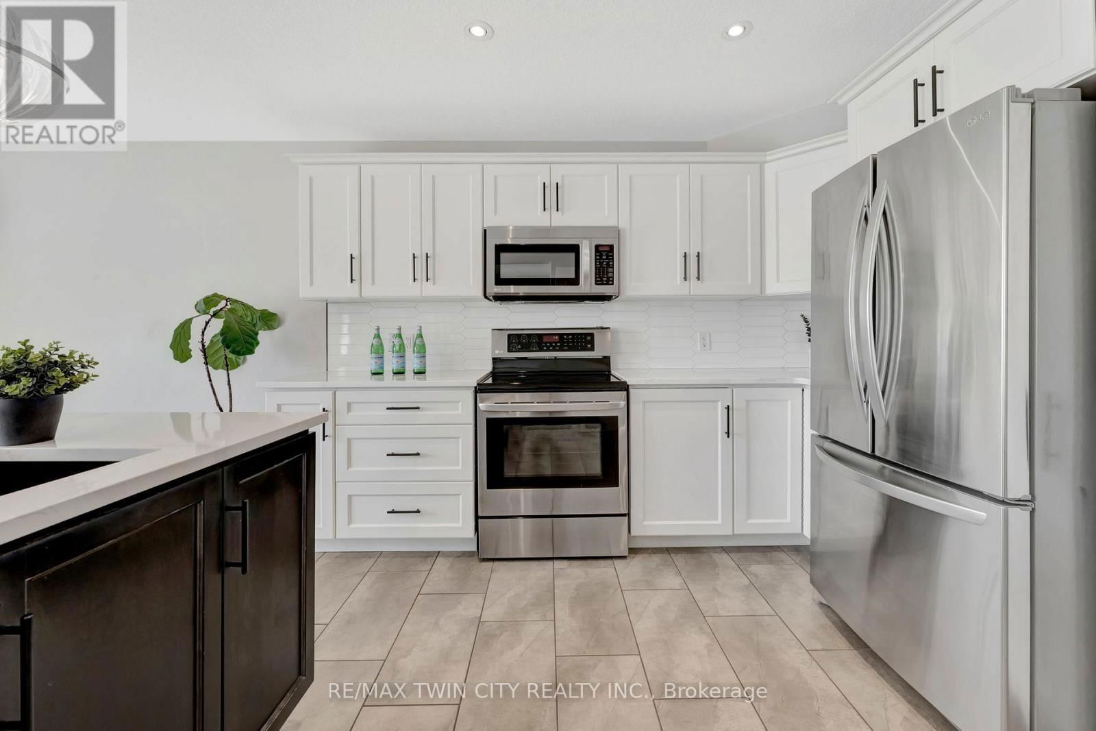 128 ROBERT SIMONE WAY Image 13