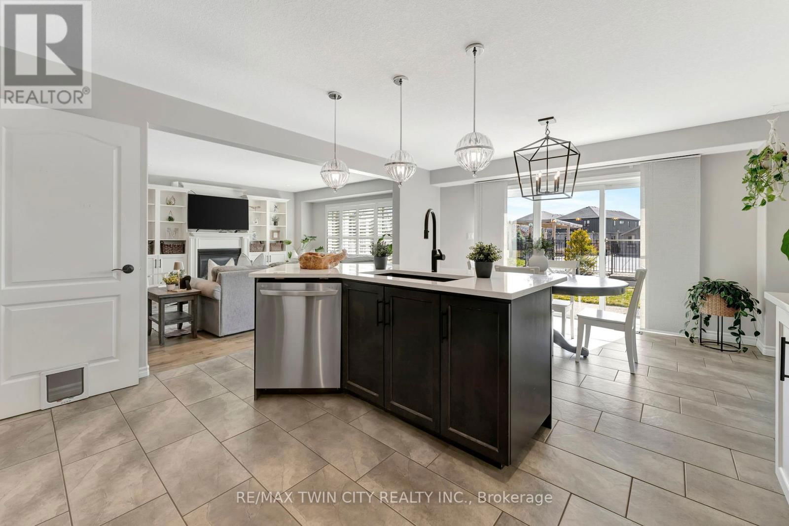 128 ROBERT SIMONE WAY Image 14