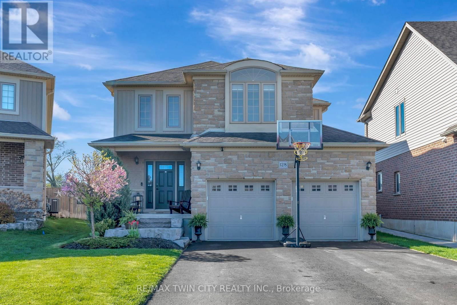128 ROBERT SIMONE WAY Image 2