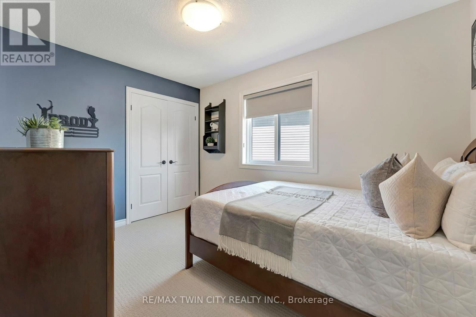 128 ROBERT SIMONE WAY Image 23