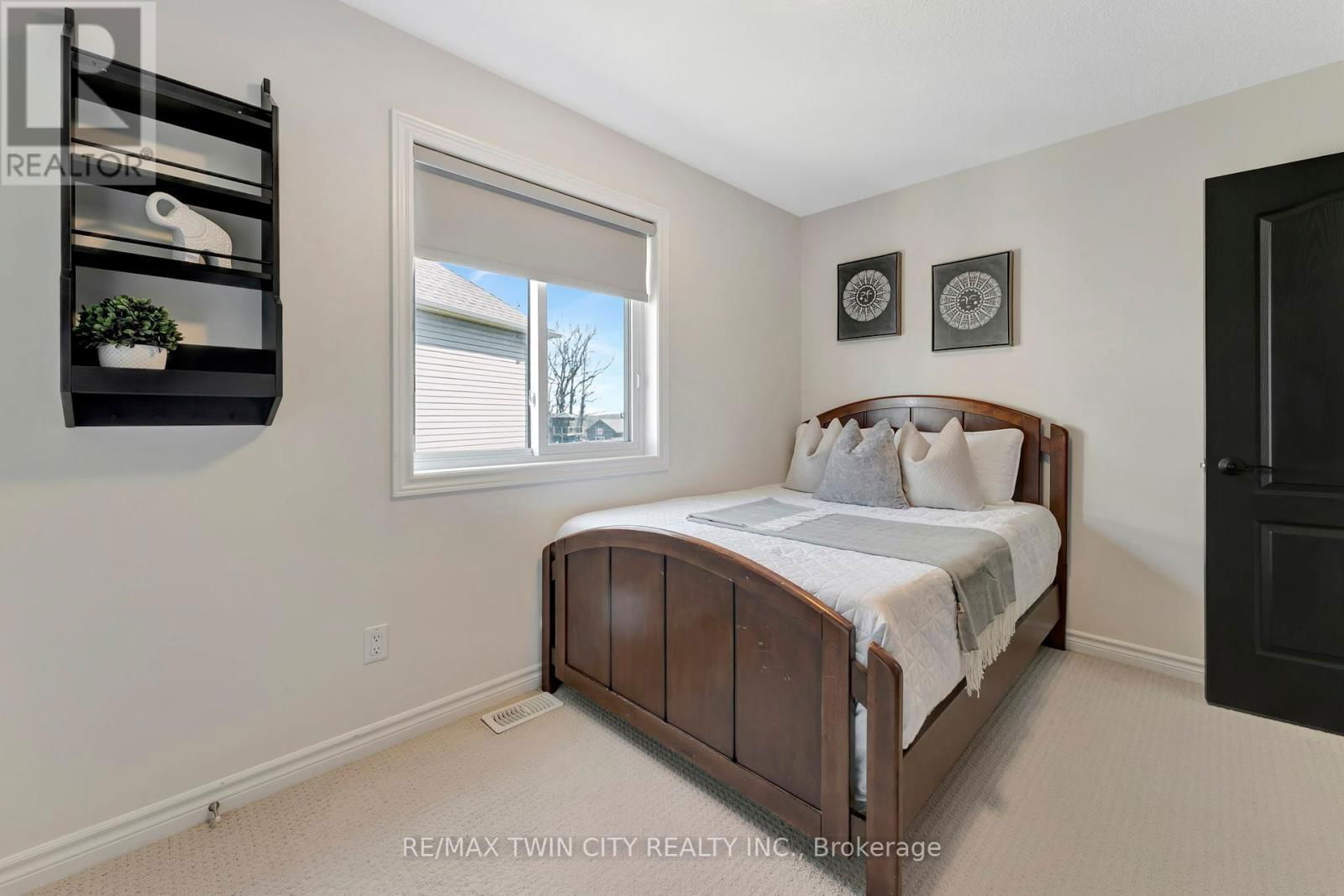 128 ROBERT SIMONE WAY Image 24