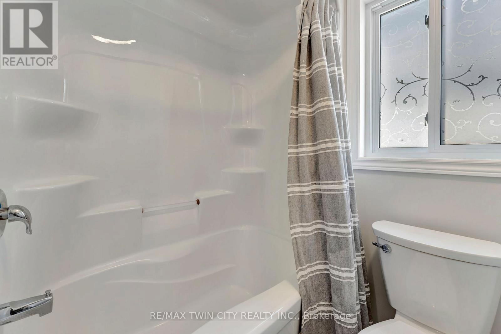 128 ROBERT SIMONE WAY Image 27