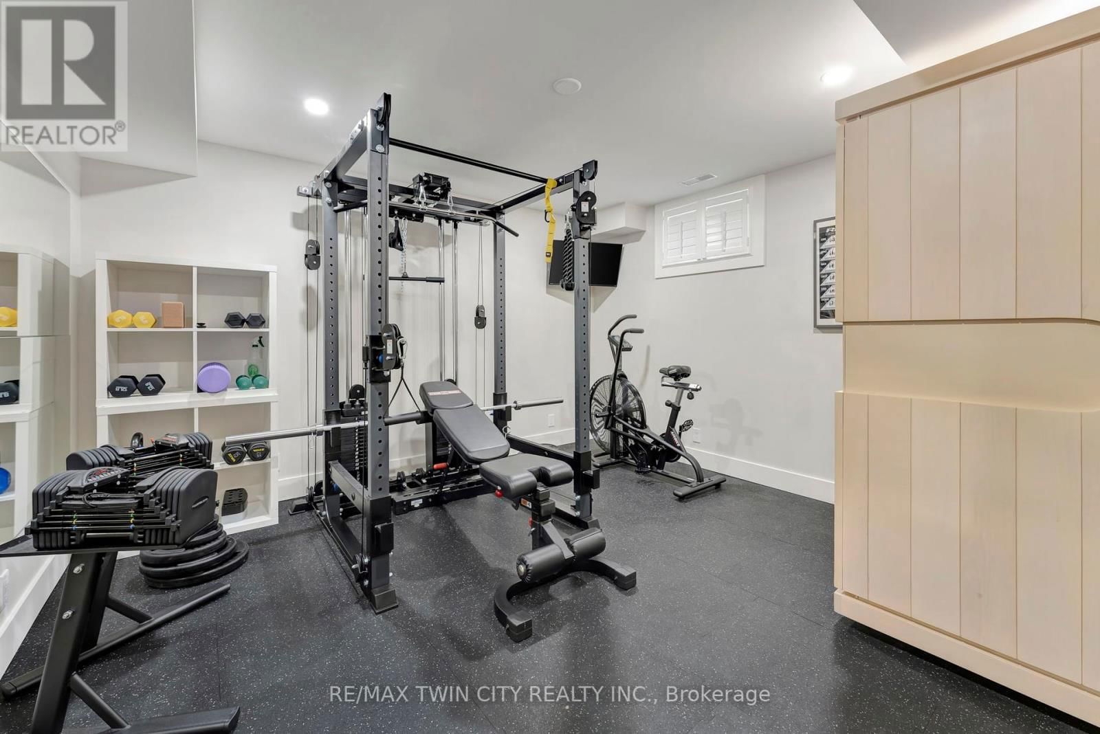 128 ROBERT SIMONE WAY Image 33