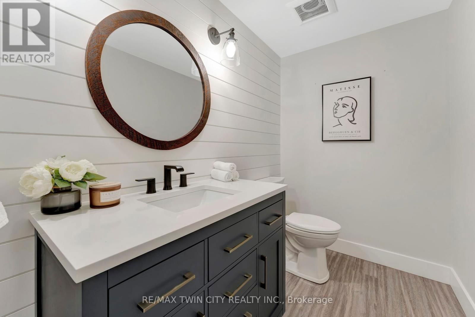 128 ROBERT SIMONE WAY Image 34