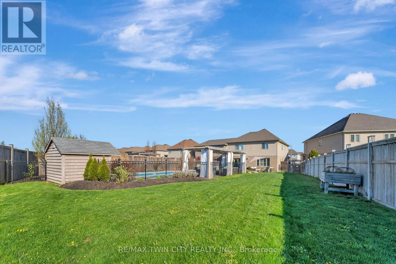128 ROBERT SIMONE WAY Image 36