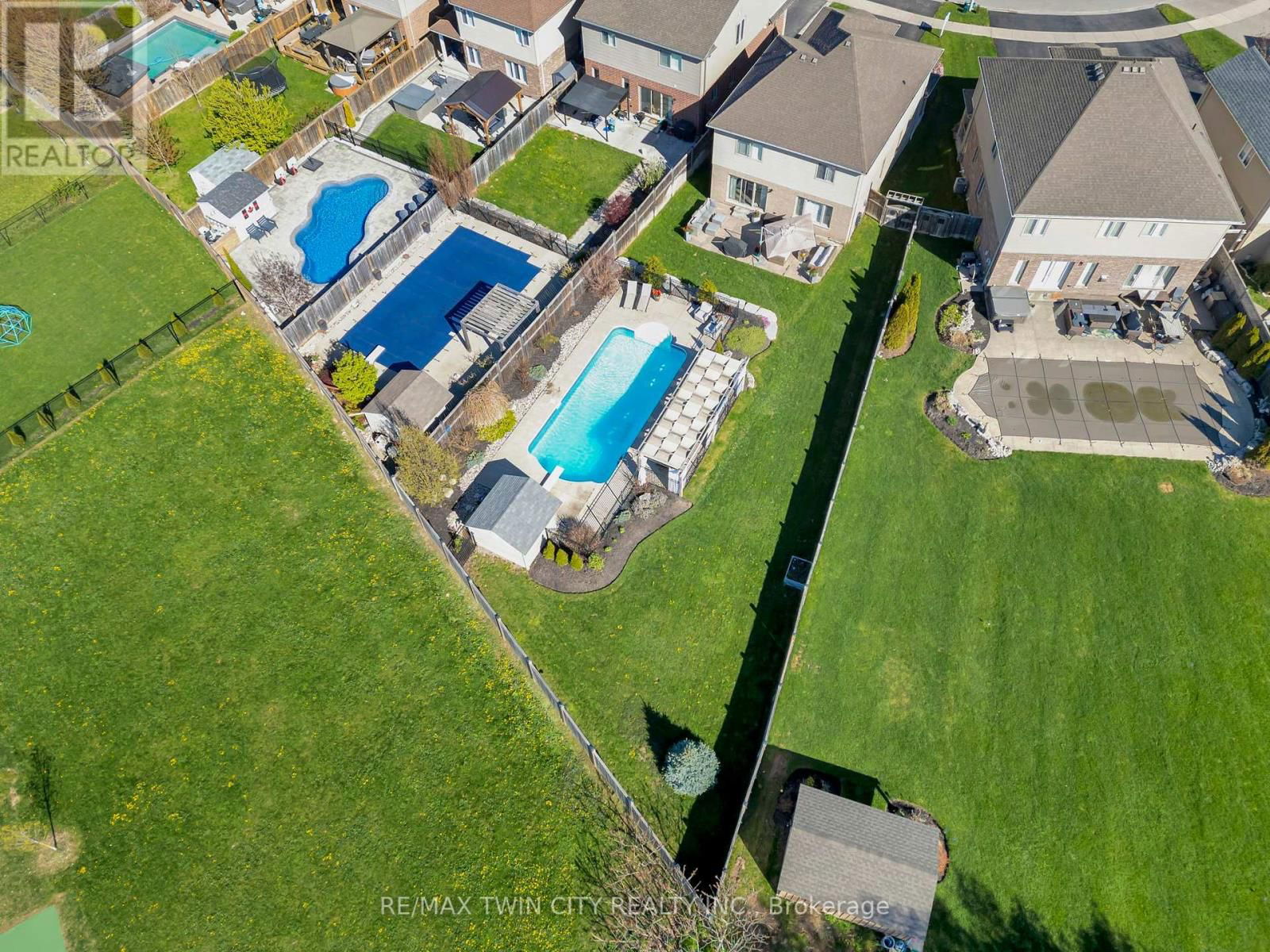 128 ROBERT SIMONE WAY Image 37
