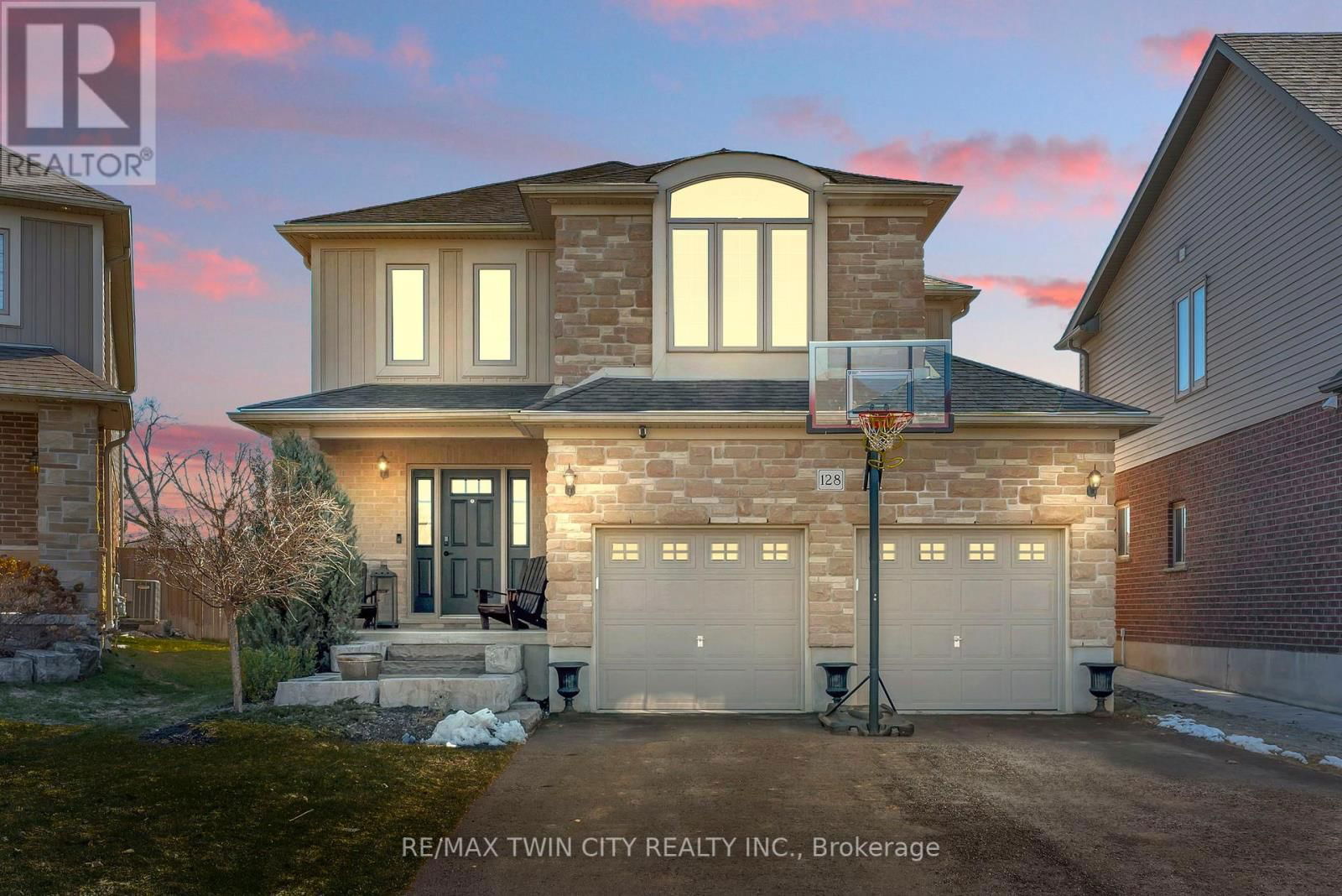 128 ROBERT SIMONE WAY Image 4