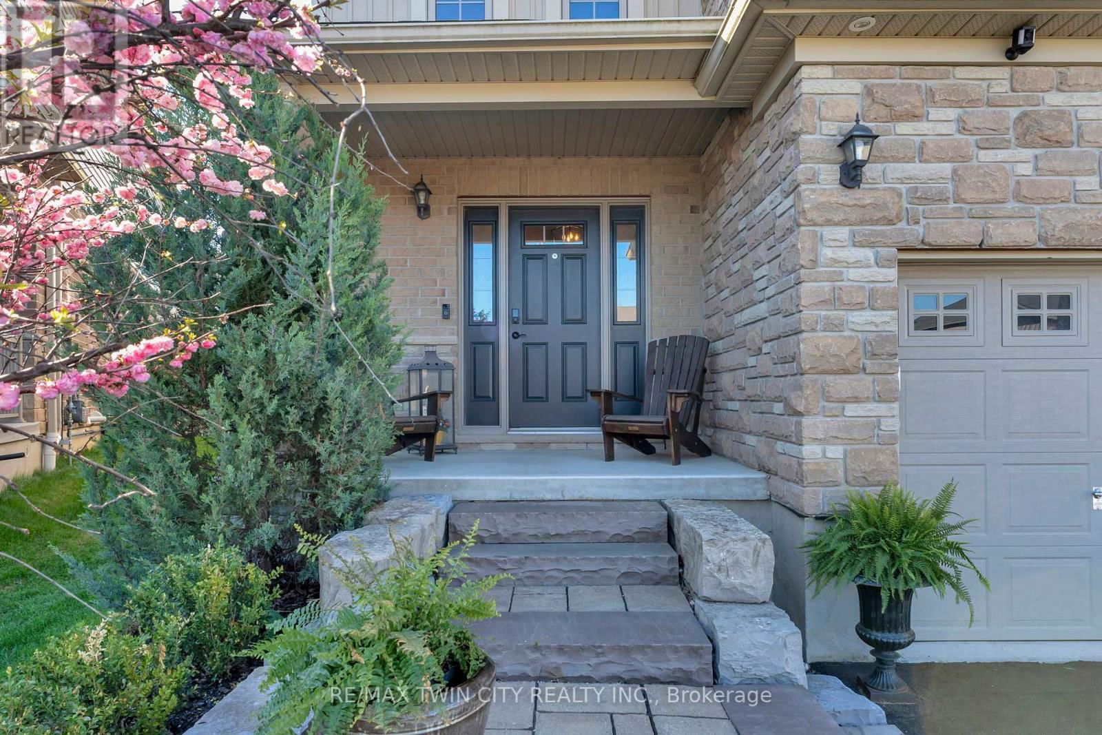 128 ROBERT SIMONE WAY Image 5