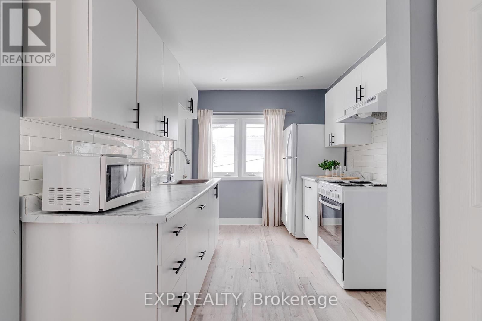 77 BORDEN AVENUE NORTH Image 20