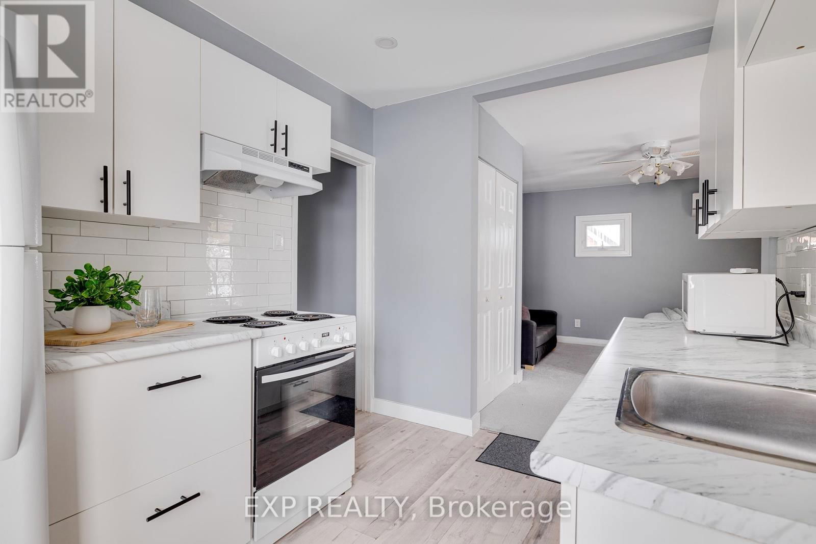 77 BORDEN AVENUE NORTH Image 21
