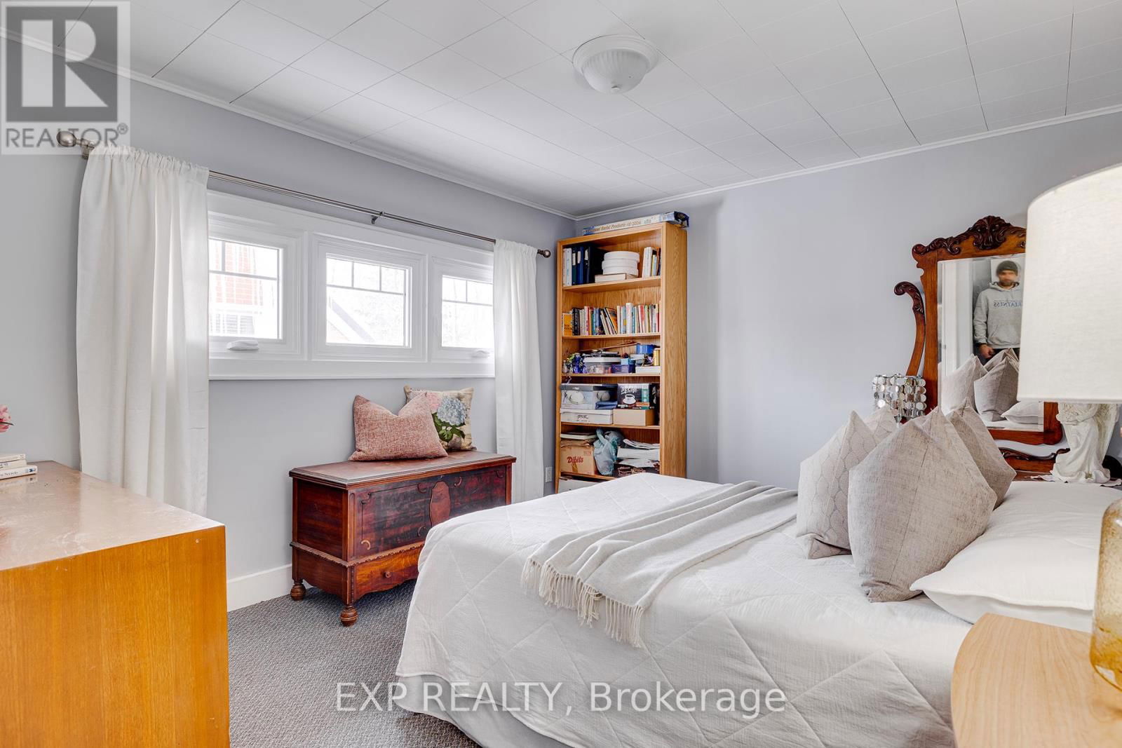 77 BORDEN AVENUE NORTH Image 28