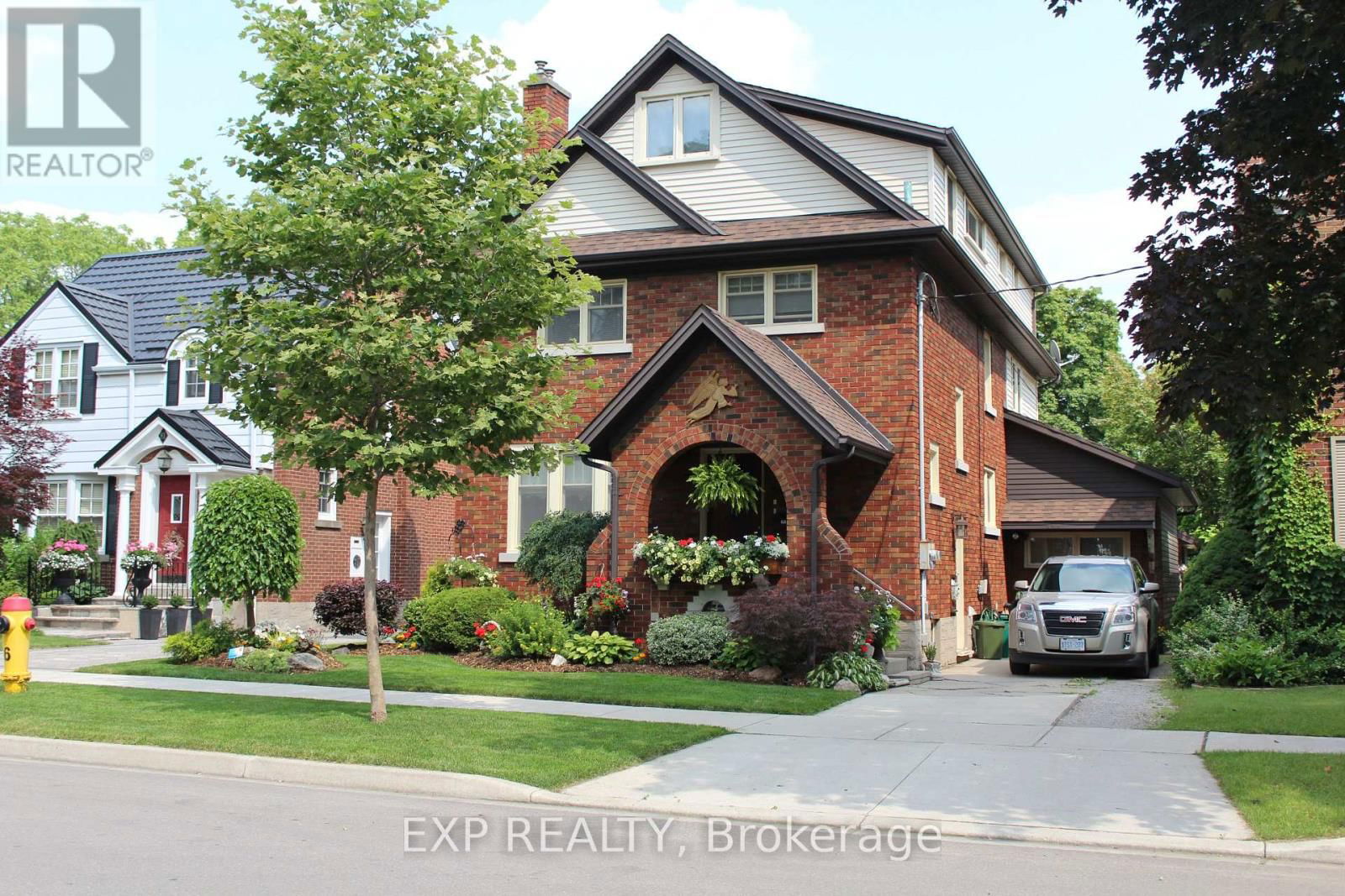 77 BORDEN AVENUE NORTH Image 3