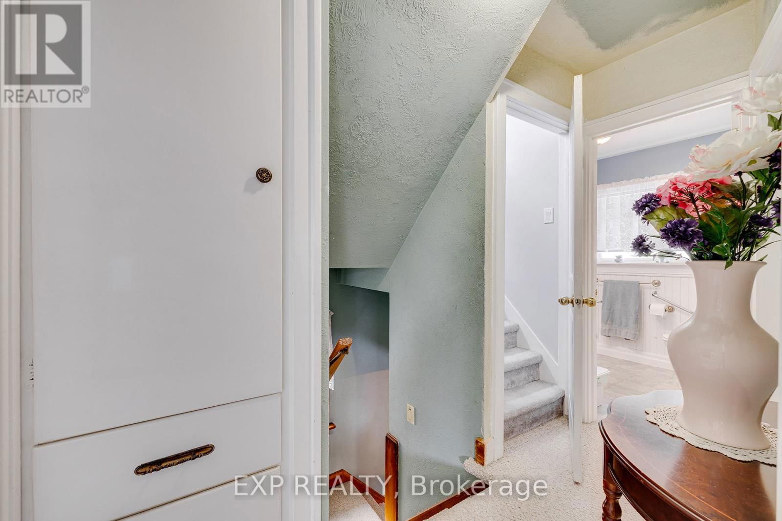77 BORDEN AVENUE NORTH Image 30