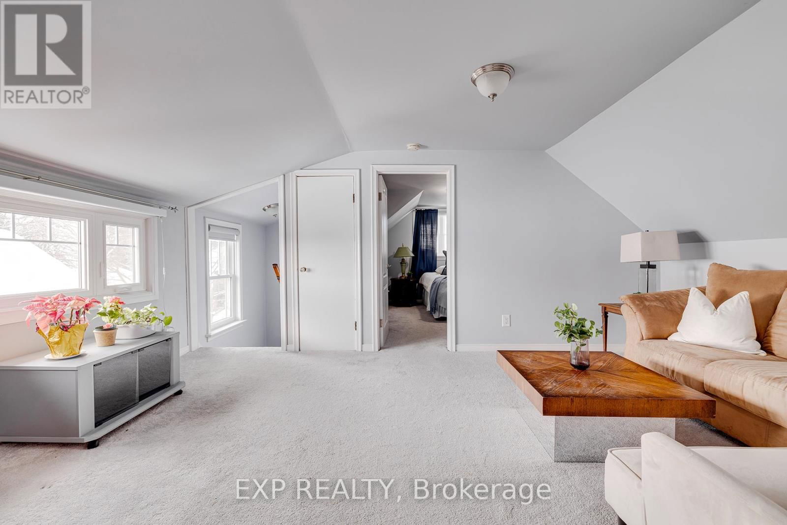 77 BORDEN AVENUE NORTH Image 31