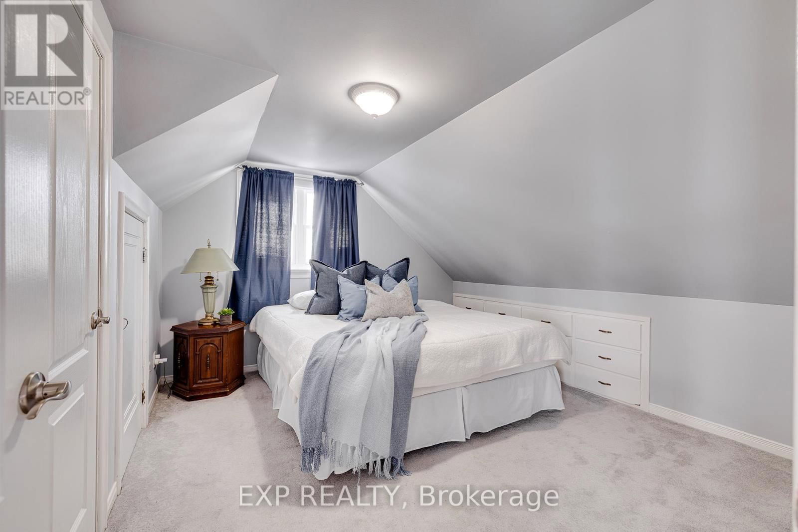 77 BORDEN AVENUE NORTH Image 32