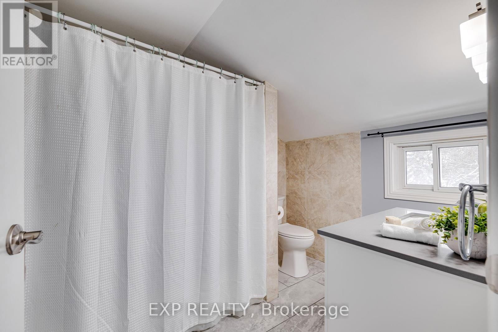 77 BORDEN AVENUE NORTH Image 38