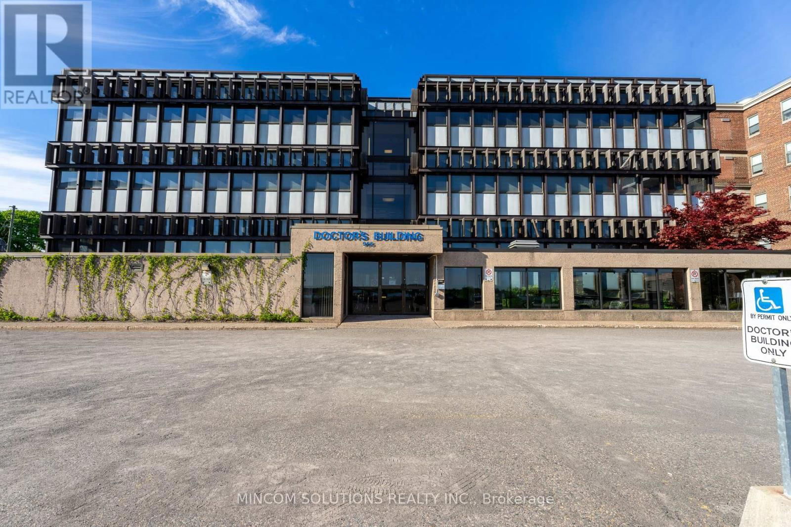 955 QUEEN STREET EAST Image 1