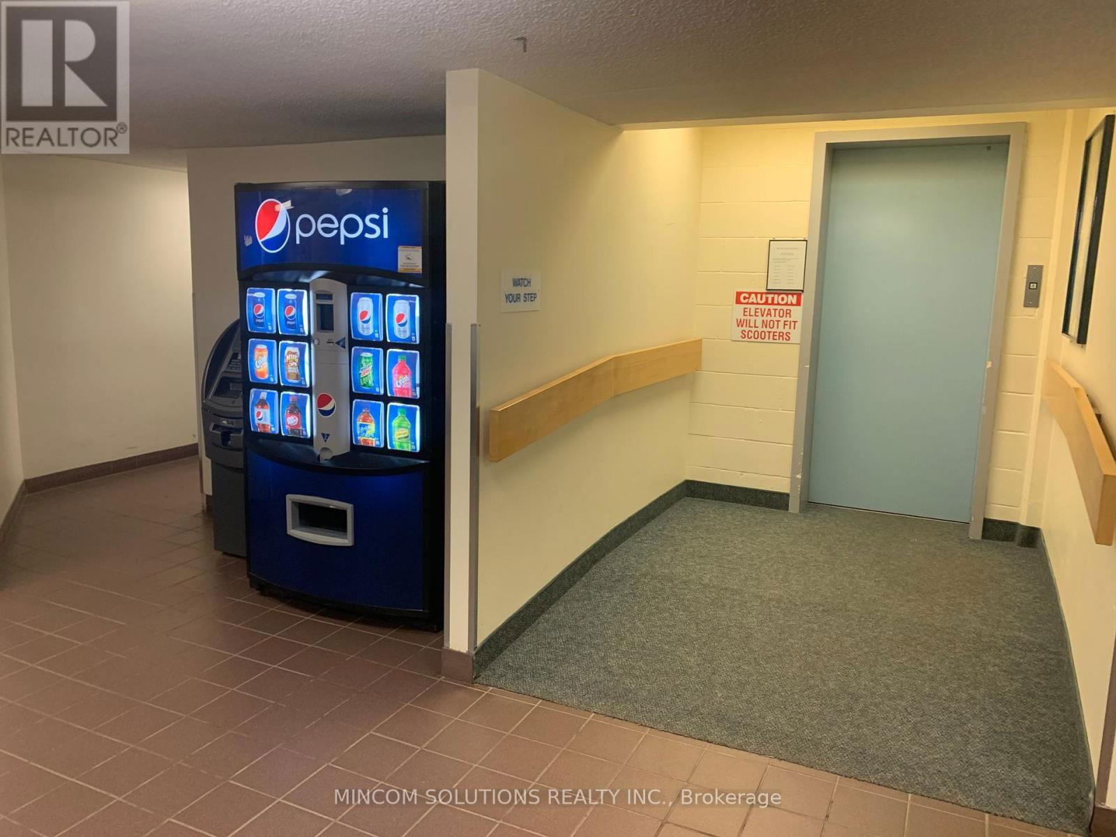 955 QUEEN STREET EAST Image 16
