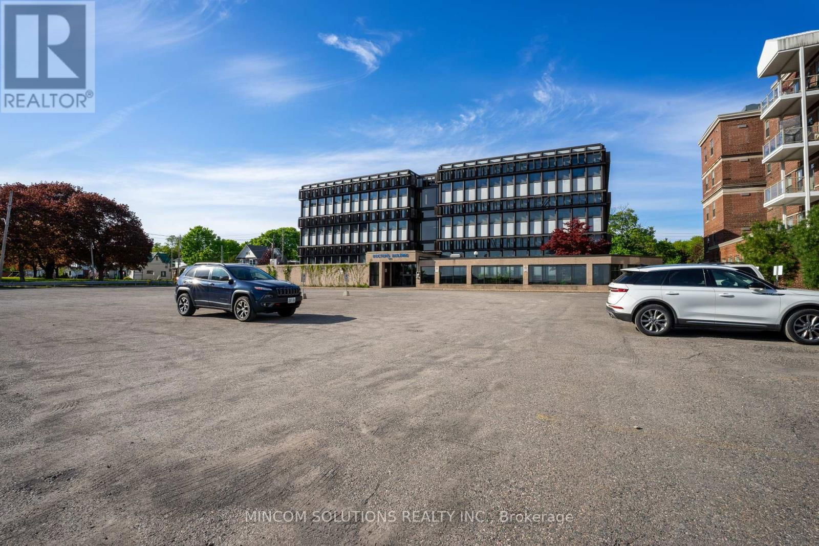 955 QUEEN STREET EAST Image 2