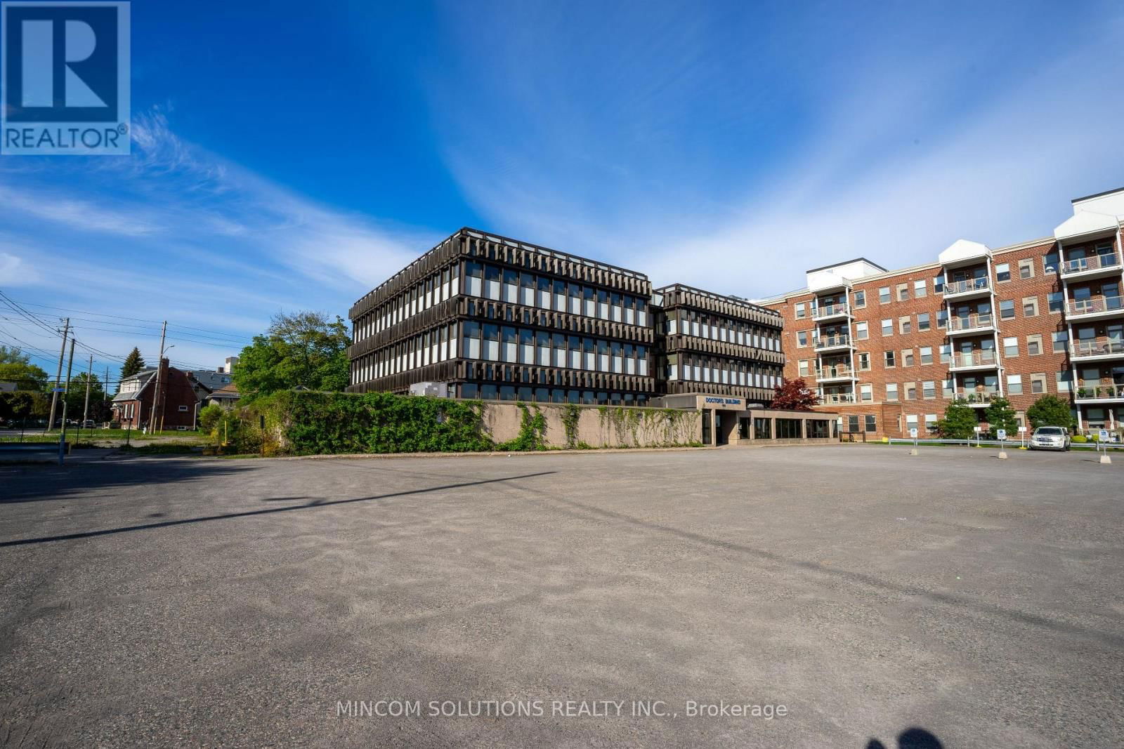 955 QUEEN STREET EAST Image 3