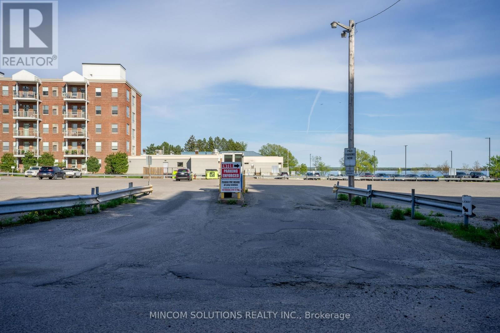 955 QUEEN STREET EAST Image 34