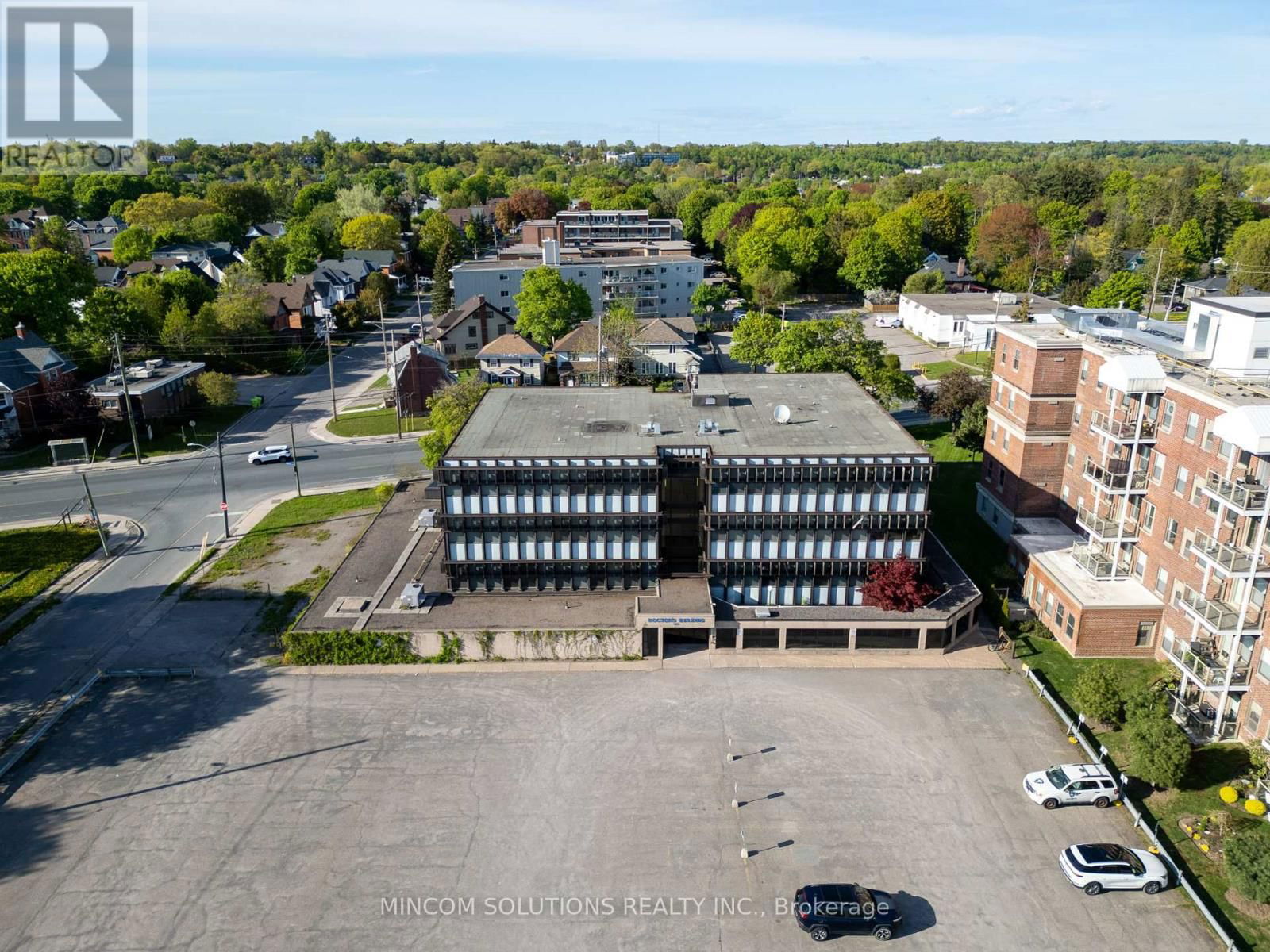 955 QUEEN STREET EAST Image 36