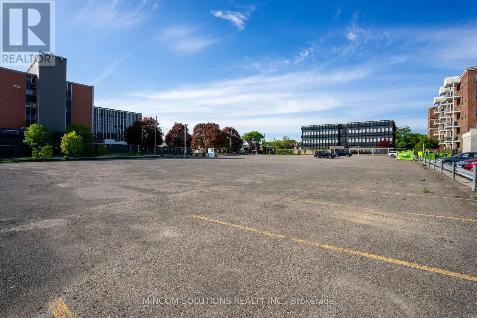 955 QUEEN STREET EAST Image 5