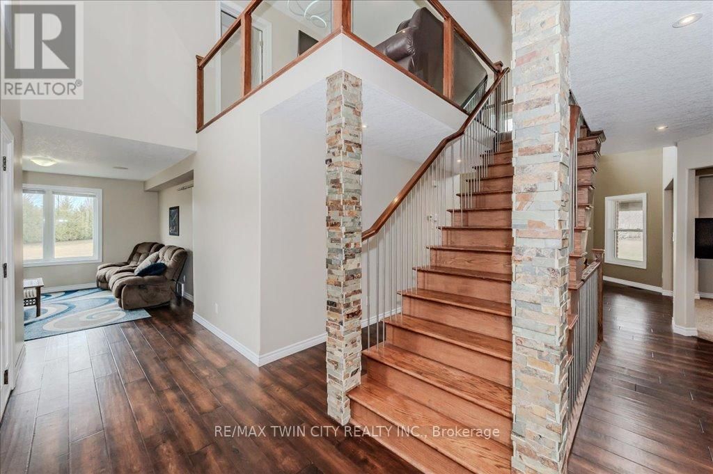110 DEER CRESCENT Image 14